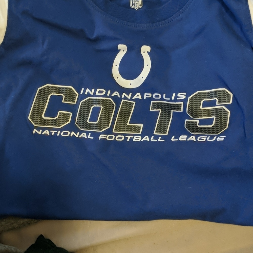 Shirts - Picture 3 of 4